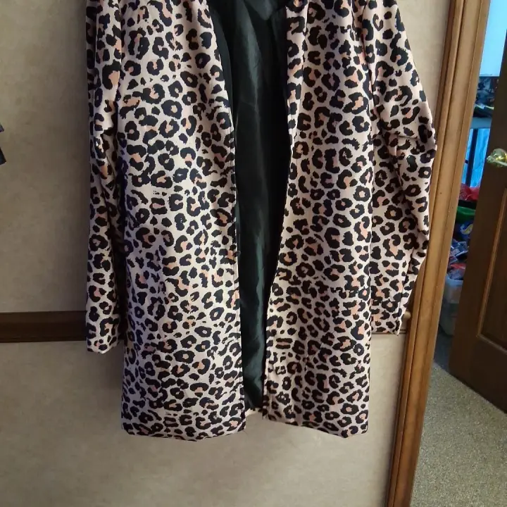 Womans Fashion Wear Long Jacket Yype Animal Print Med Chest Size 39"